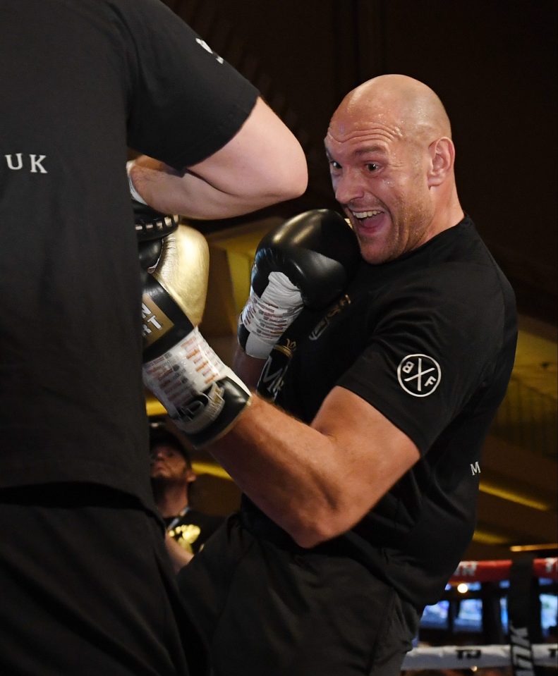 Conor McGregor khen Tyson Fury là tay đấm số một của giới Boxing hạng nặng